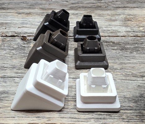 Gros connecteurs carrés en 3 couleurs (pq. de 20 avec vis ou à l'unité)